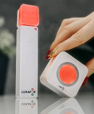 Luxafor-Switch-Wireless-Meeting-Room-Availability-Indicator-Red-2