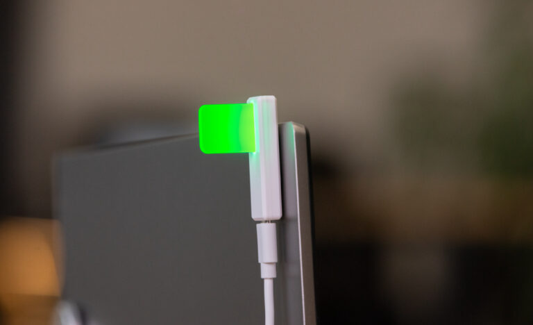 Cutting-edge productivity tools for the modern workspace 107 luxafor flag 2 green