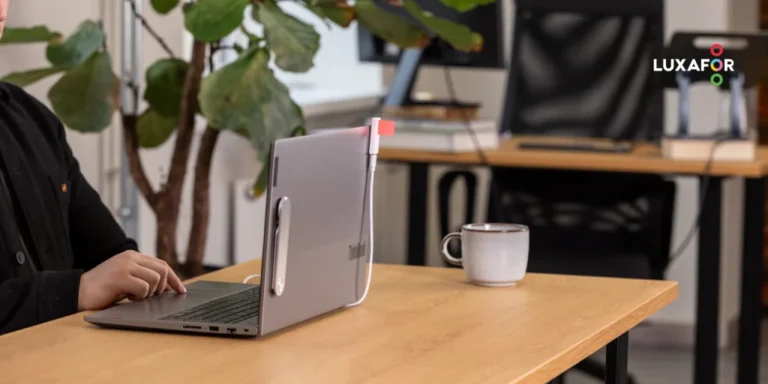 Cutting-edge productivity tools for the modern workspace 69 Open hybrid office with a busy light glowing red attached to a laptop monitor visualizing effective office space utilization.